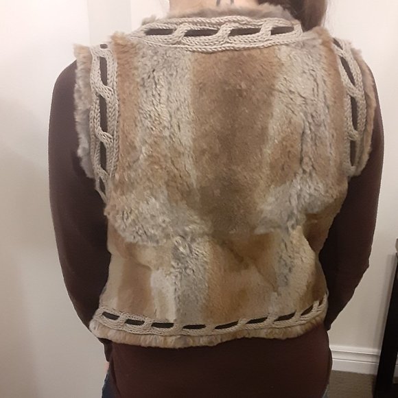 REAL/ GENUINE RABBIT Fur Vest- Excellent Condition- Like New- Soft Fur- Leather - Picture 2 of 9